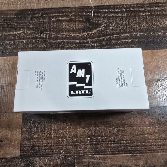 Ertl AMT 1994 Chevy S-10 4X4 Purple Metallic Dealer Promo - Picture 9 of 10